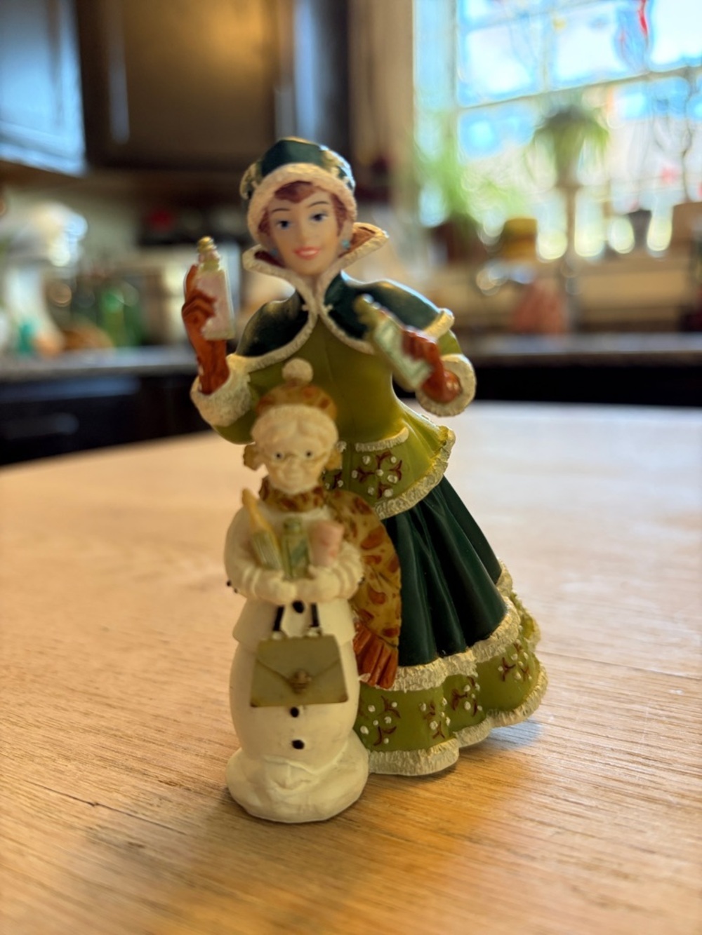 AVON | 2003 Miss Albee Porcelain Presidents Club Miniature Figurines Collectible